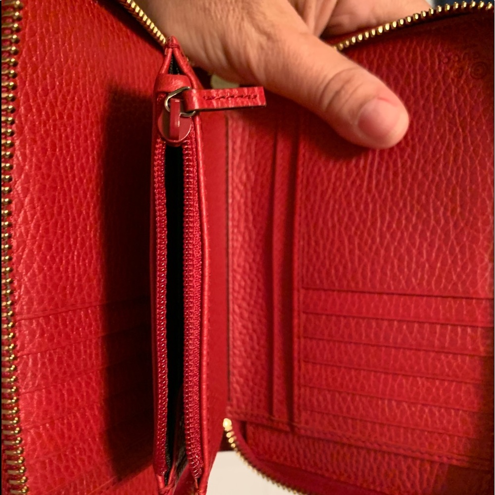 Brand new Gucci zip up wallet